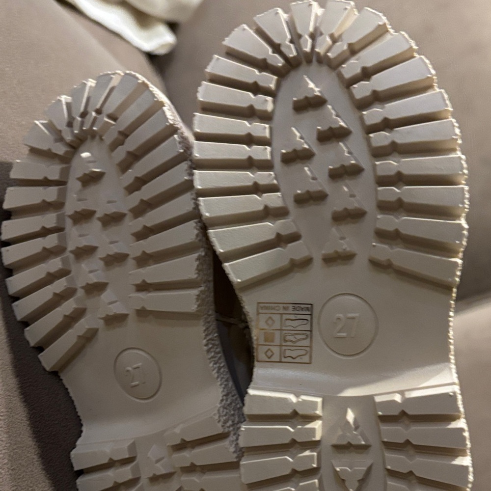 Stylish Kids' Shoes - Picture 4 of 4